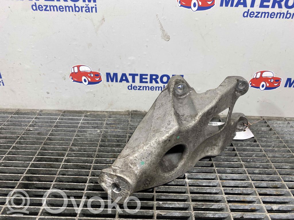 Audi A5 8T 8F Moottorin kiinnikekorvake 