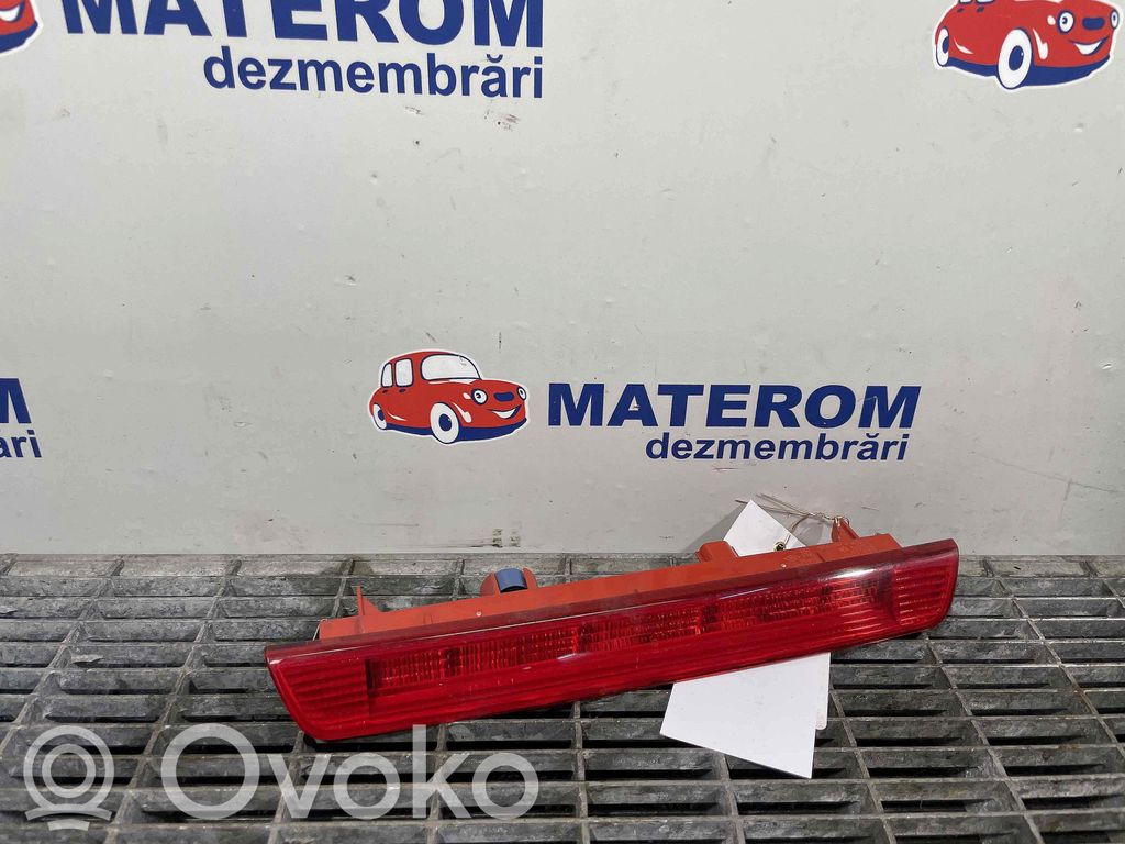 Renault Kadjar Third/center stoplight 