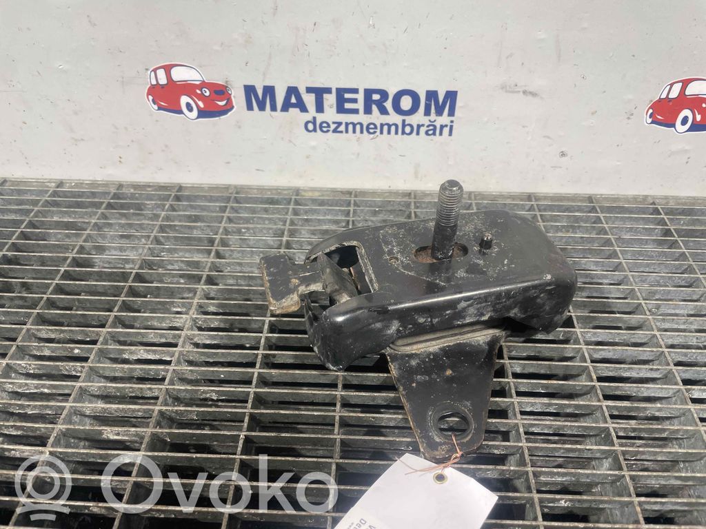 Volkswagen Amarok Engine mount bracket 