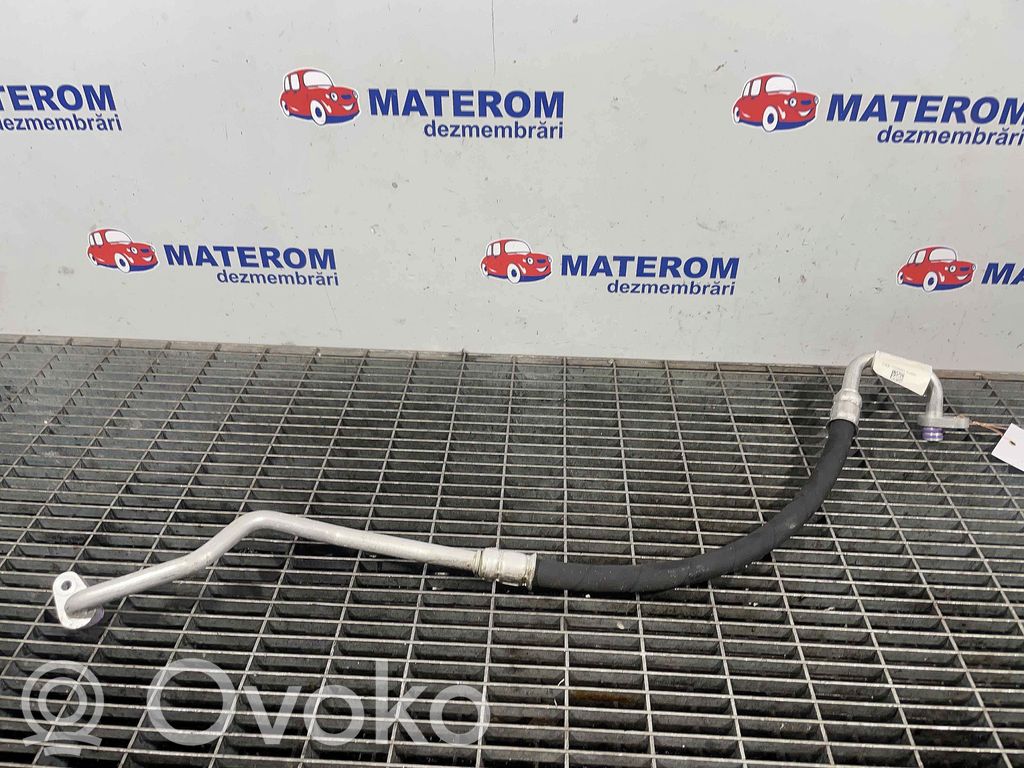 Ilmastointilaitteen putki (A/C)   T2H26548