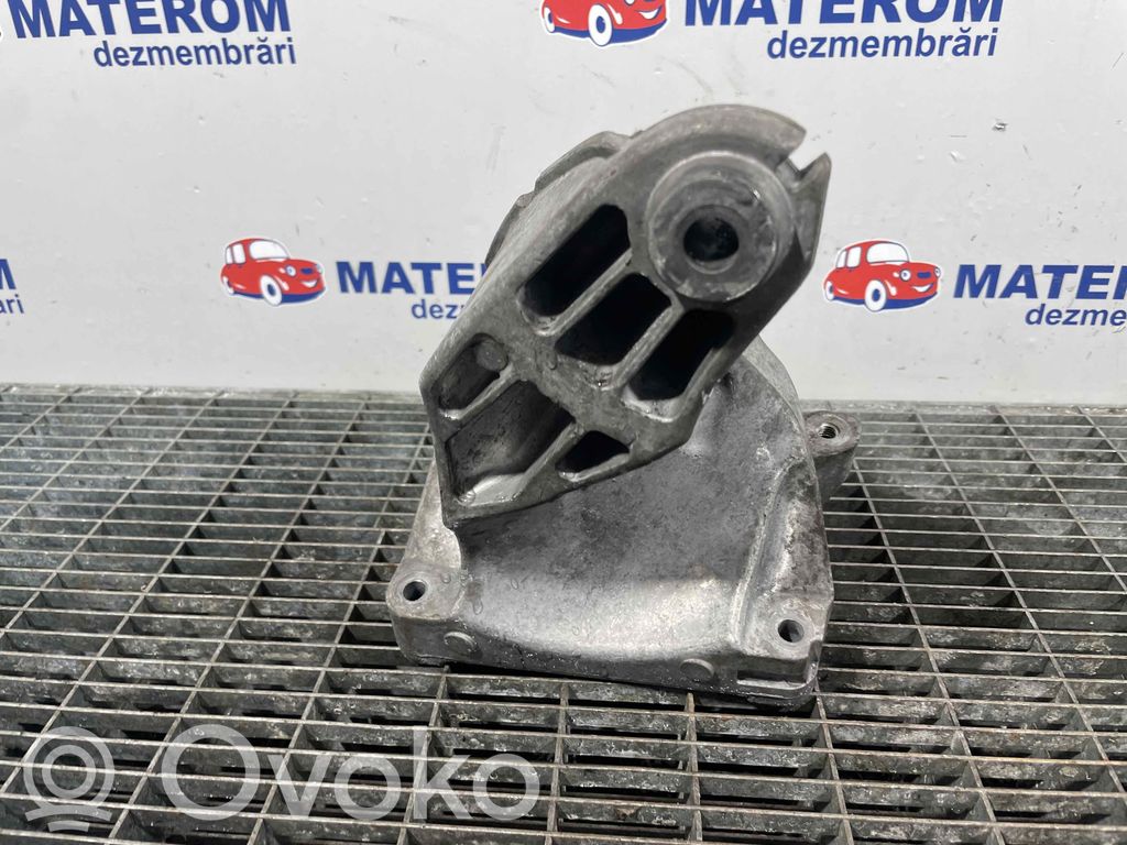 Engine mount bracket   A6512230004