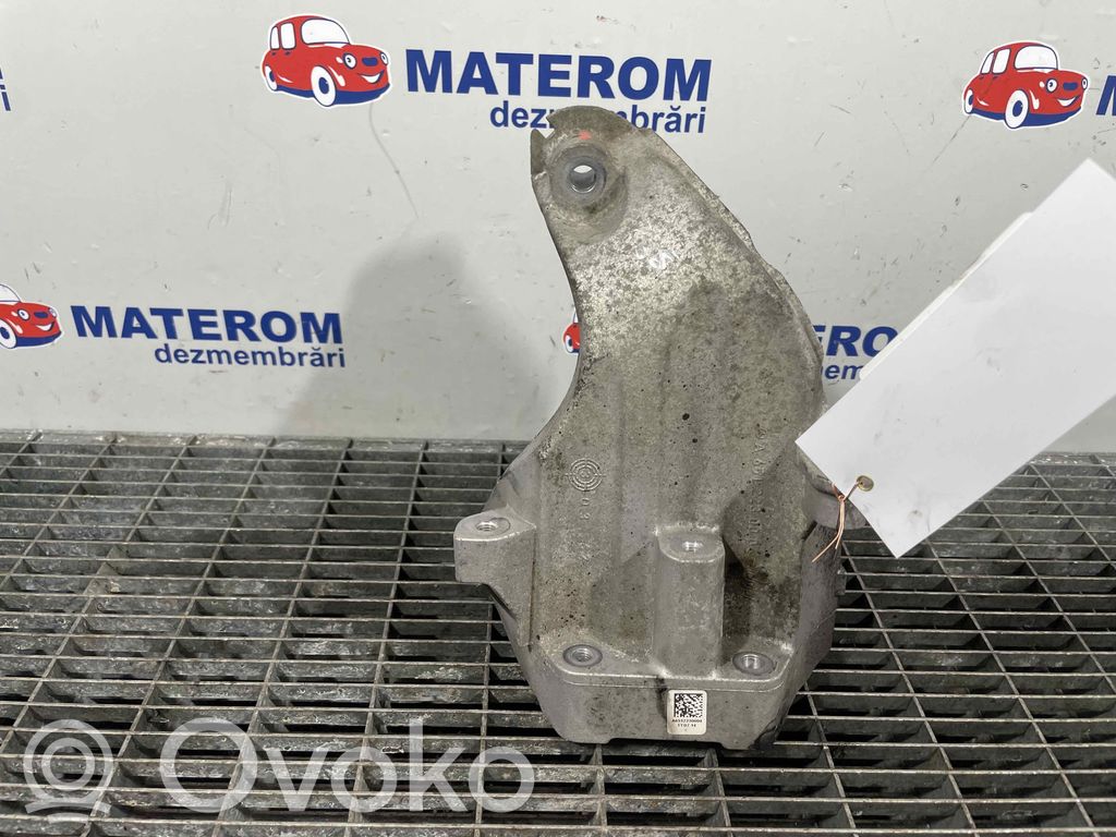 Mercedes-Benz E W212 Engine mount bracket 