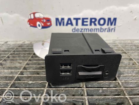 Mazda 3 III Gniazdo / Złącze USB