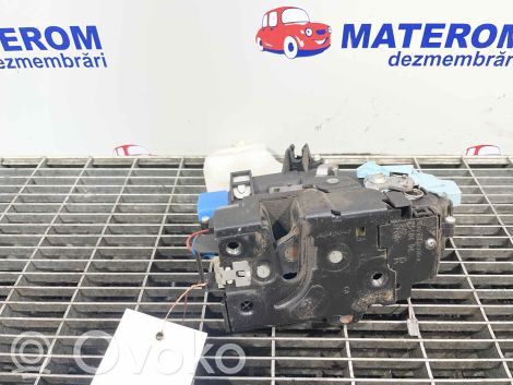 Nissan Juke I F15 Zamek drzwi przednich 
