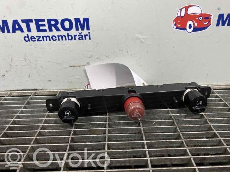Fiat 500 Avārijas lukturu slēdzis 