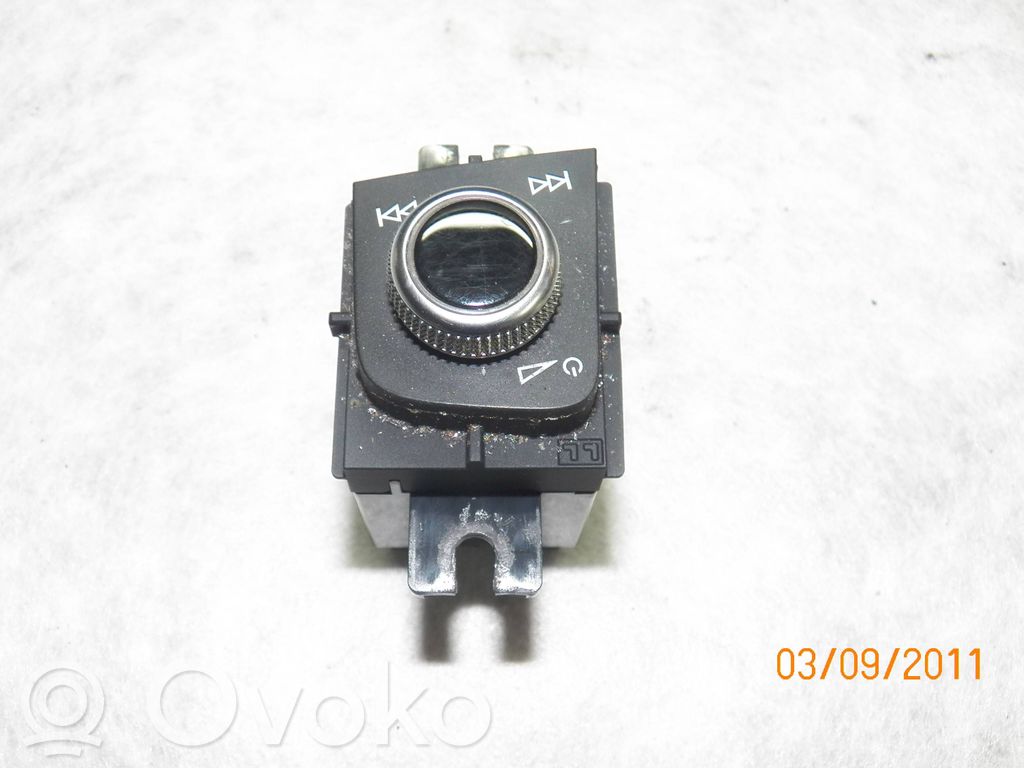 Audi A4 S4 B9 8W Garso reguliavimo jungtukas 