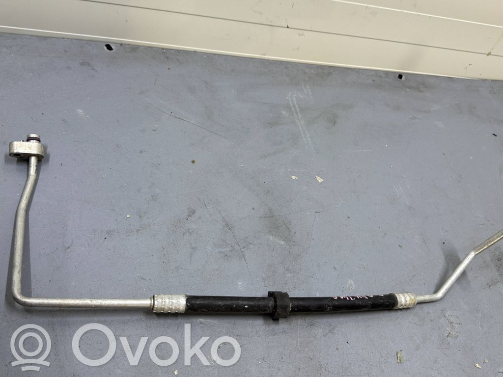 Audi A4 S4 B9 8W Ilmastointilaitteen putki (A/C) 