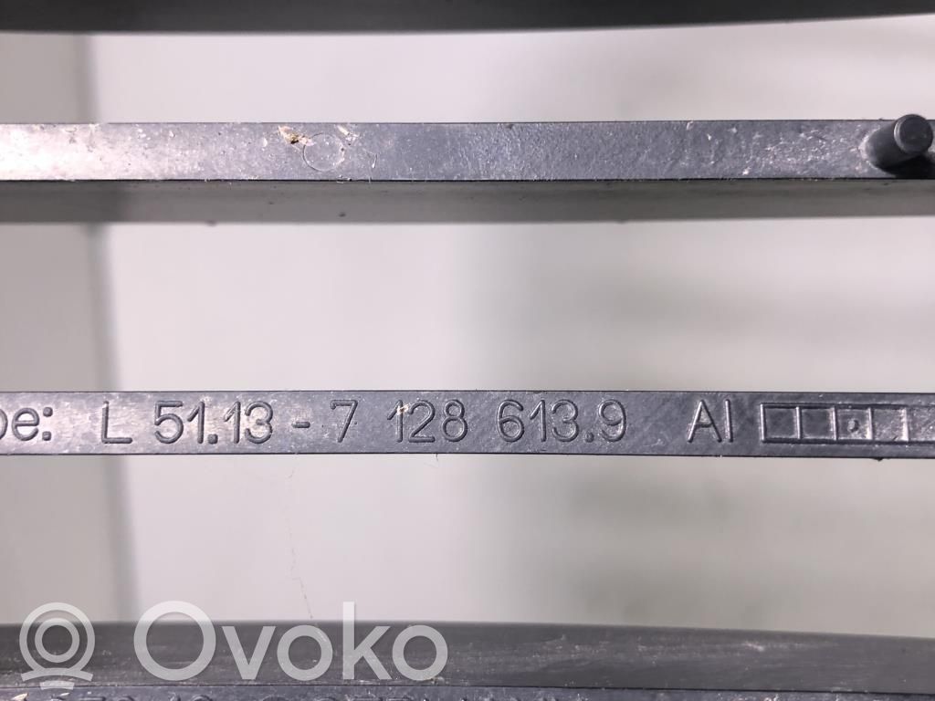 Augšējais režģis   51137128613
