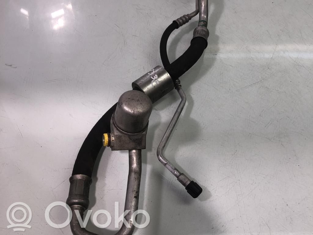 BMW 1 E81 E87 Ilmastointilaitteen putki (A/C) 