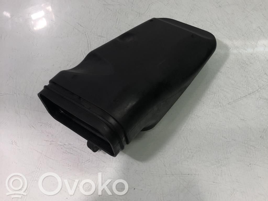 BMW 1 E81 E87 Ilmanoton letku 