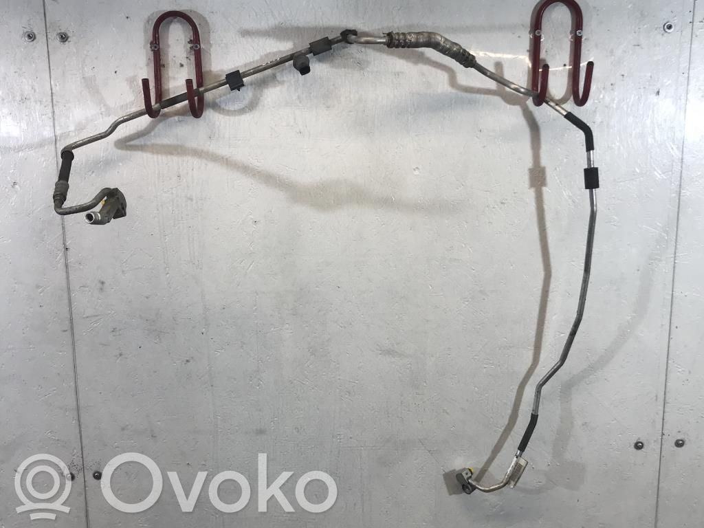BMW 1 E81 E87 Ilmastointilaitteen putki (A/C) 