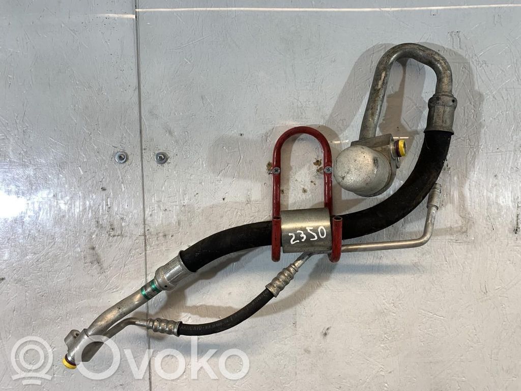 BMW 1 E81 E87 Ilmastointilaitteen putki (A/C) 