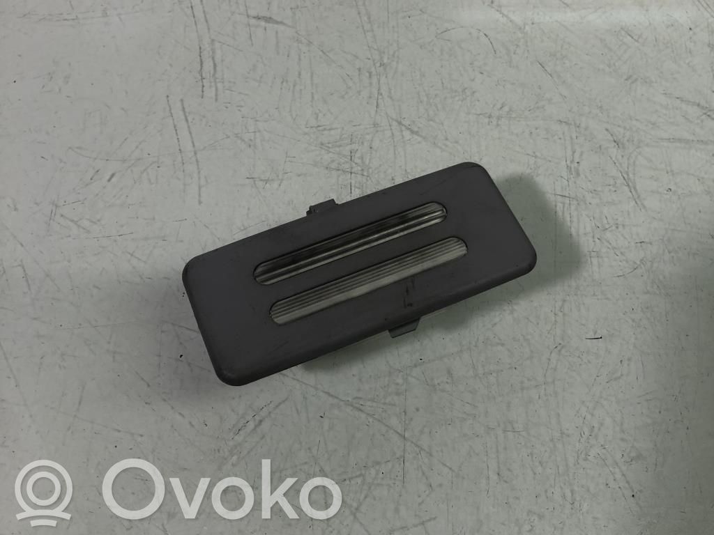 BMW 3 E90 E91 Etuistuimen valo 