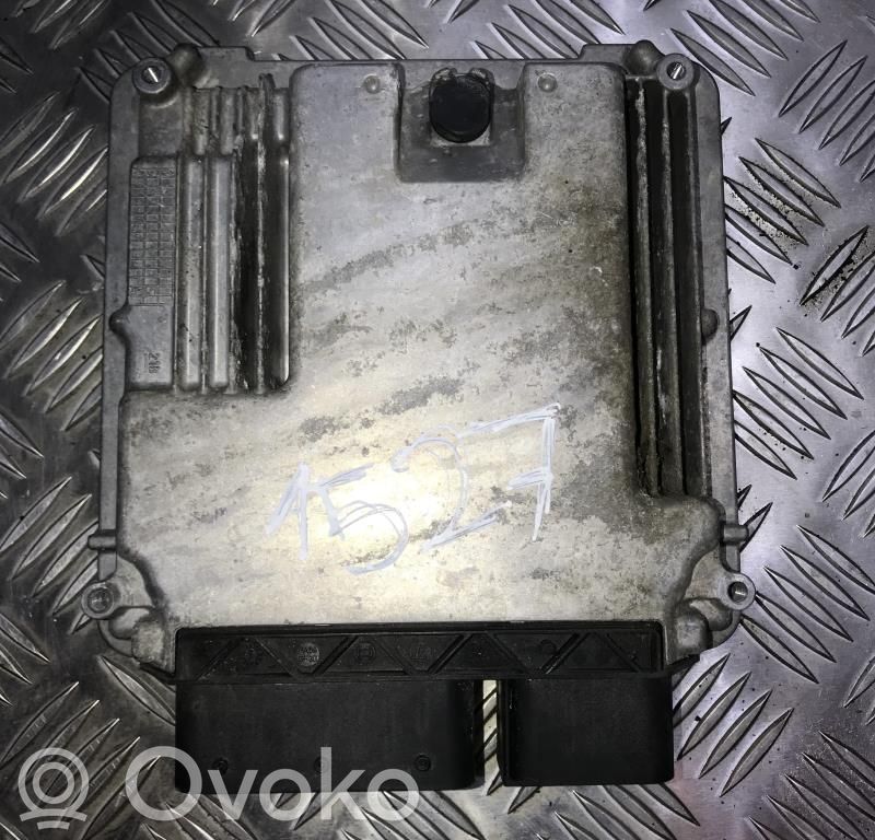 BMW 3 E90 E91 Dzinēja vadības bloks 