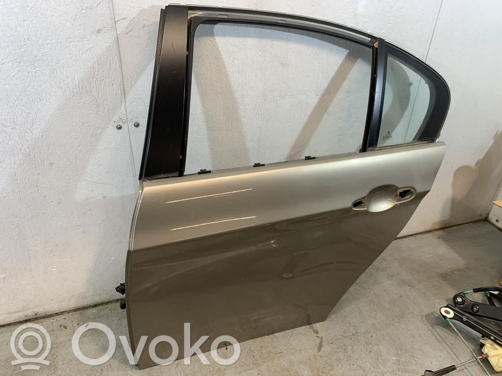 Aizmugurējās durvis   41007203647