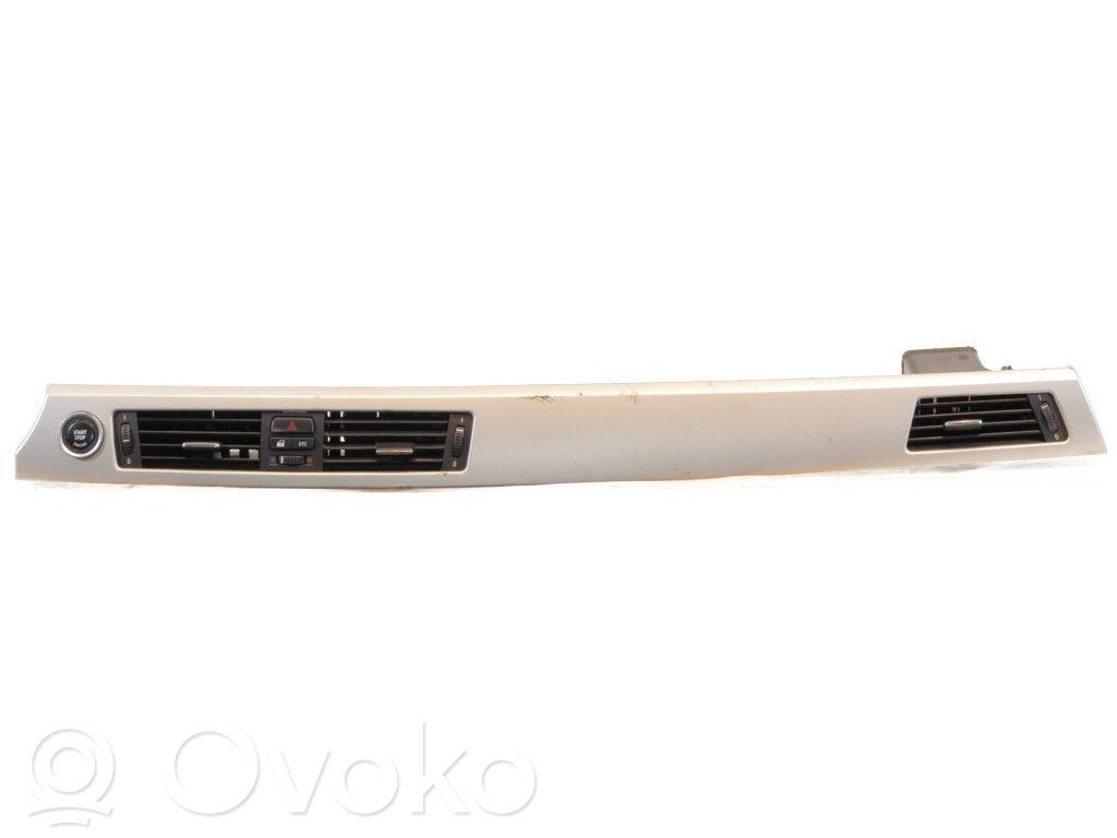 Rejilla de ventilación central del panel   51456985641