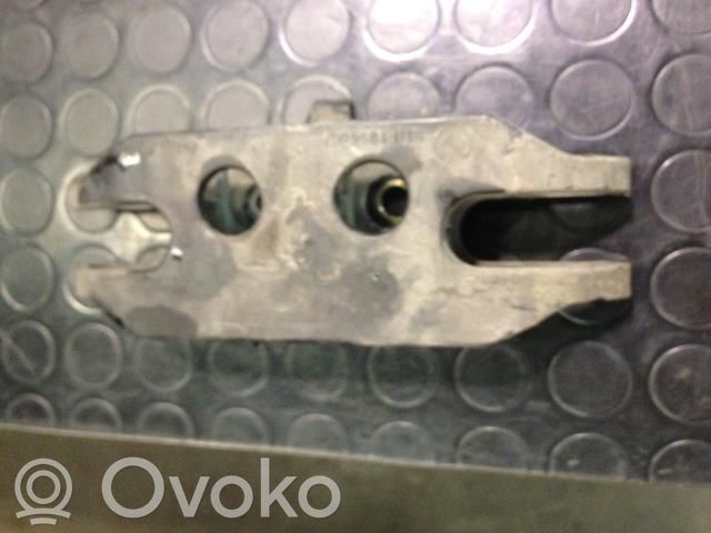 Rear bumper mounting bracket   1944543