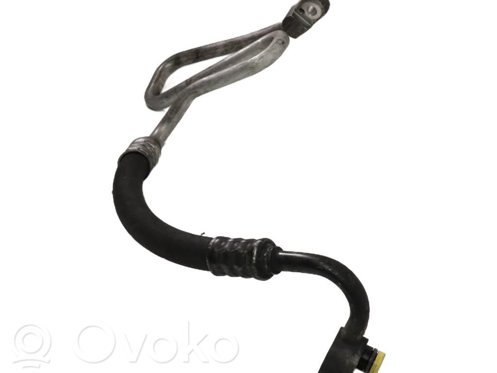 BMW 5 E39 Ilmastointilaitteen putki (A/C) 