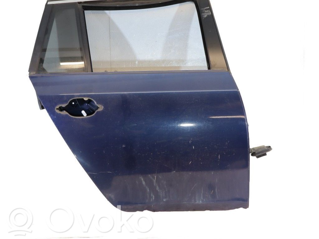 Aizmugurējās durvis   41525A2A368