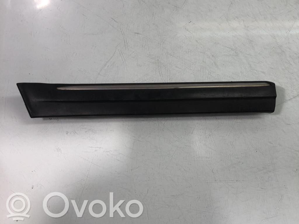BMW 7 E32 Listwa tylnego błotnika 