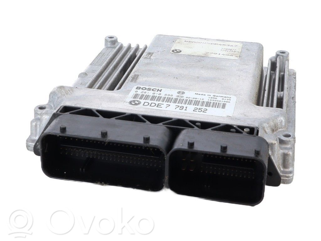 BMW 7 E65 E66 Variklio valdymo blokas 