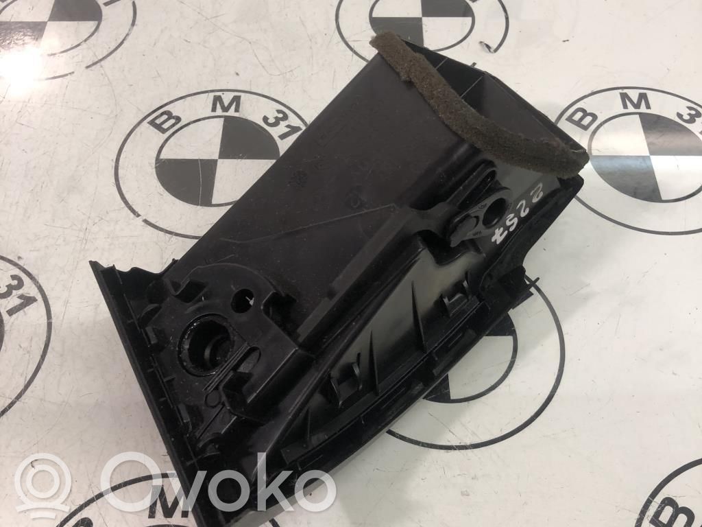 BMW 1 E81 E87 Boczna kratka nawiewu deski rozdzielczej 