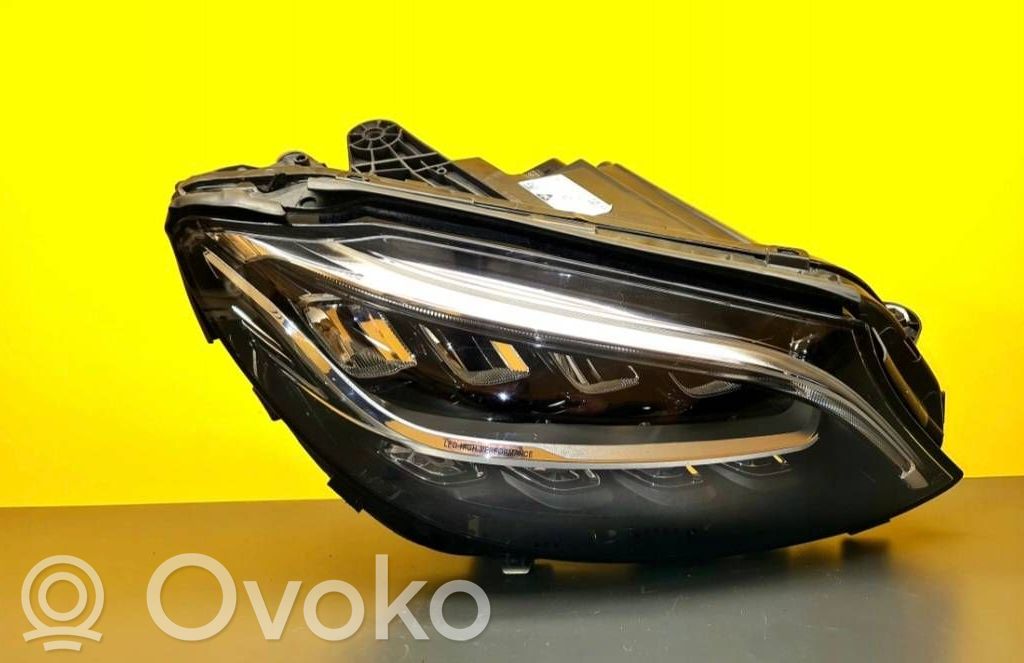 Mercedes-Benz C W205 Lampa przednia 