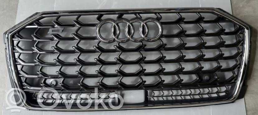 Audi A8 S8 D5 Etupuskurin ylempi jäähdytinsäleikkö 