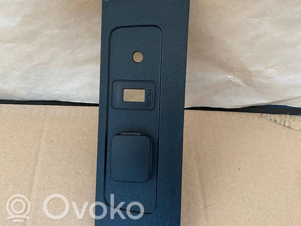 Ford Kuga II Gniazdo / Złącze USB 