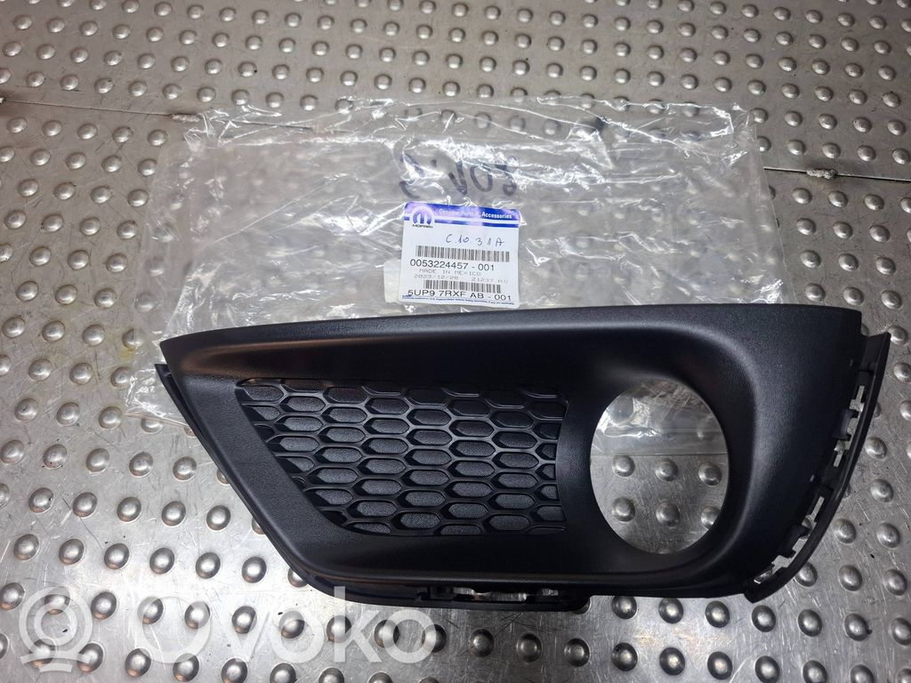 Jeep Compass Etusumuvalon ritilä 