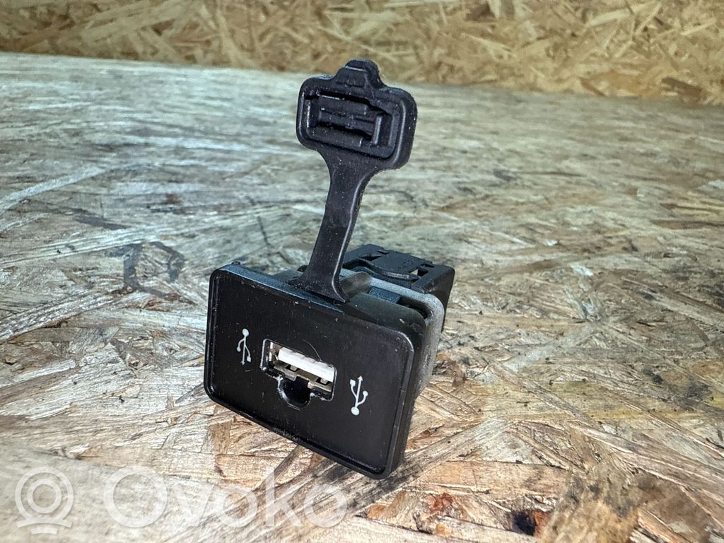 Alfa Romeo 159 USB socket connector 