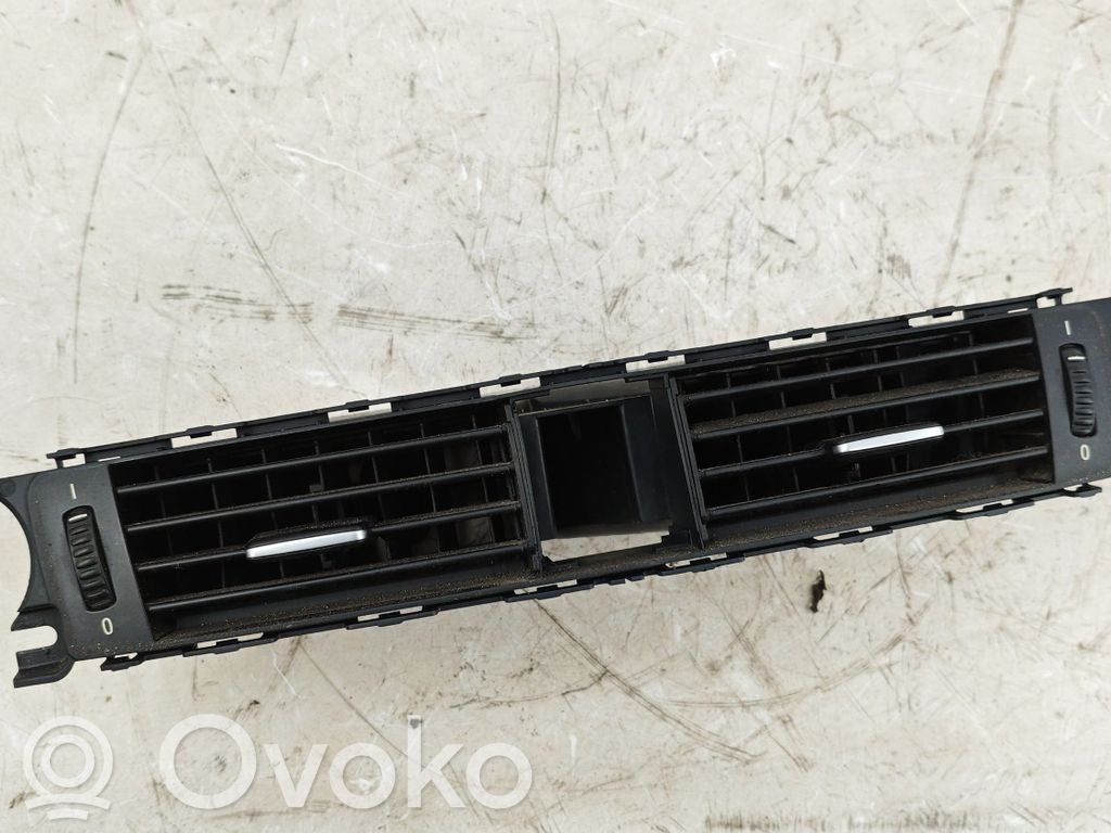 BMW 3 E90 E91 Centrinės oro grotelės 