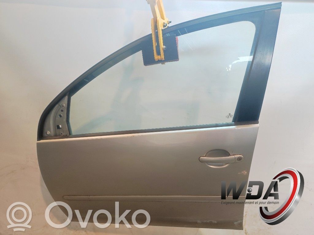 Volkswagen Golf V Drzwi przednie 