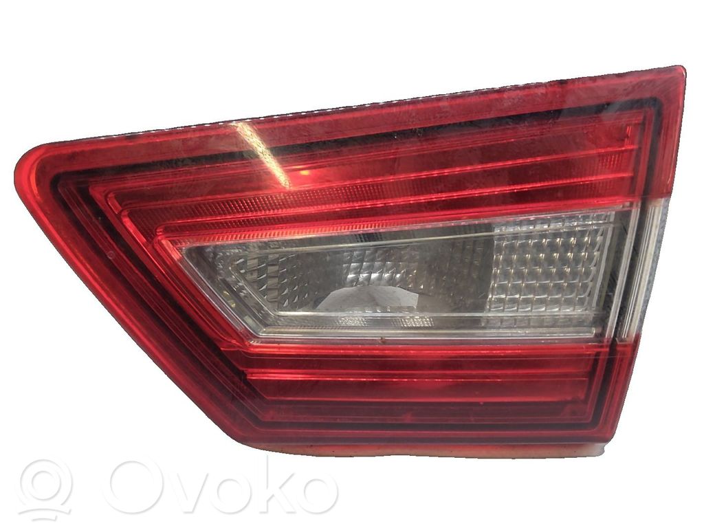 Renault Clio IV Lampy tylnej klapy bagażnika 