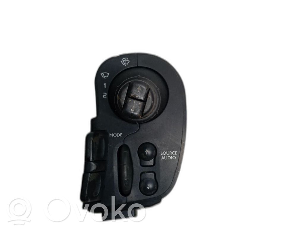 Renault Clio III Wiper control stalk 
