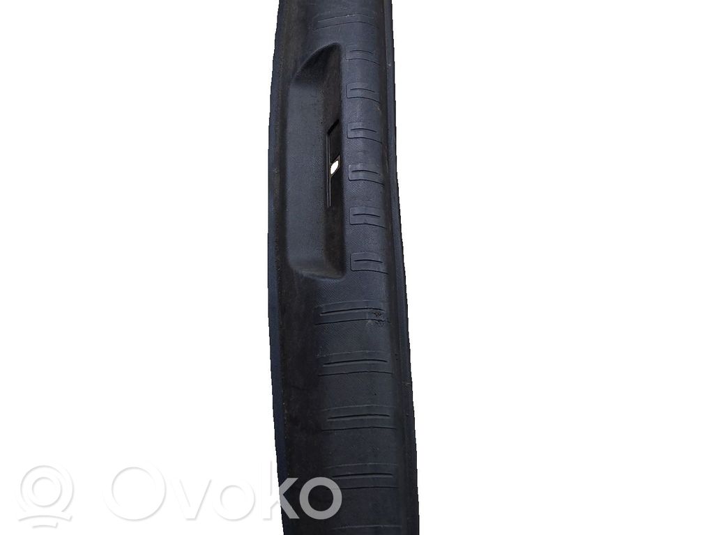Peugeot 308 Apatinė apdaila 