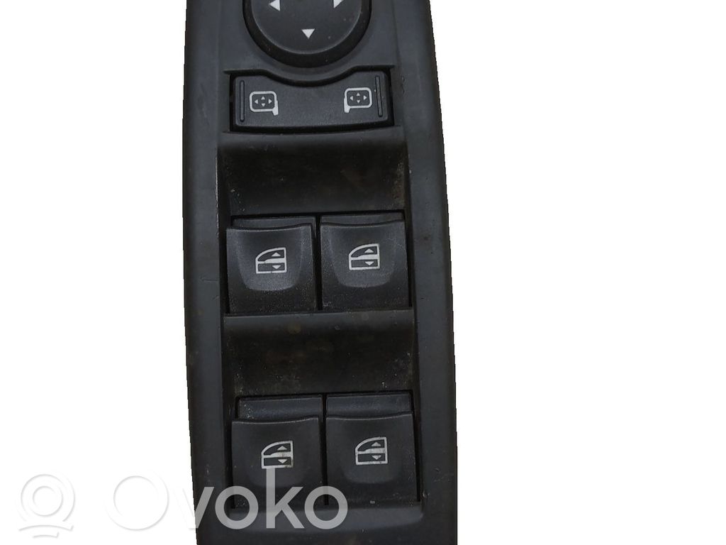 Renault Megane III Включатель электрических окон 