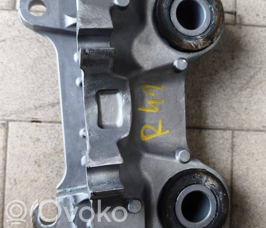 Renault 4 Engine mounting bracket 