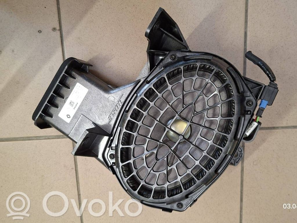 Renault Arkana Tavarahyllyn kaiutin 