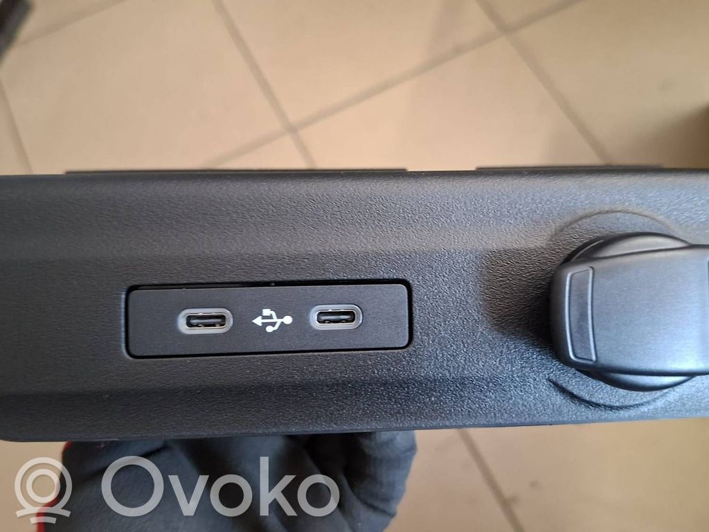Dacia Bigster R1310 Enchufe conector USB 
