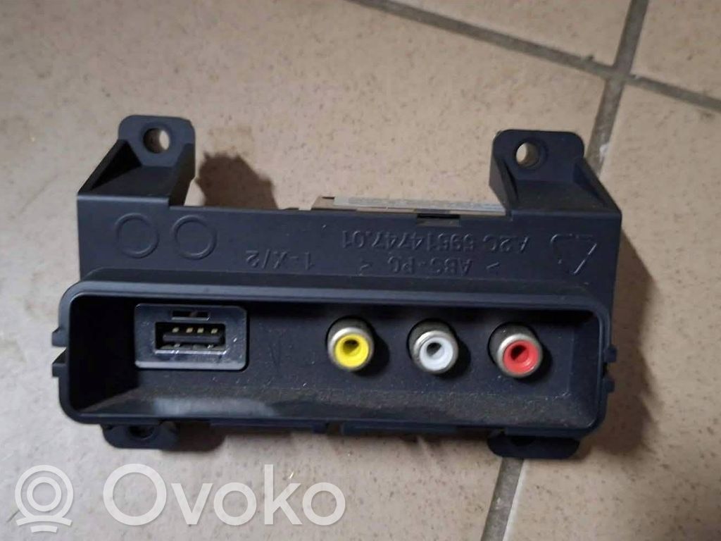 Land Rover Range Rover L405 Gniazdo / Złącze USB 