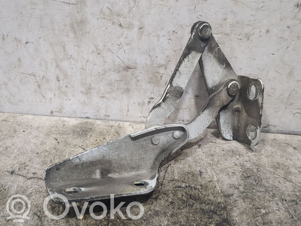 Iveco Daily 5th gen Konepellin saranat 