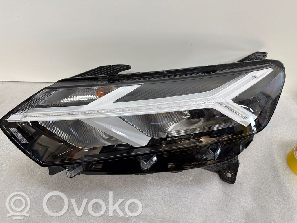 Dacia Sandero III Lampa przednia 