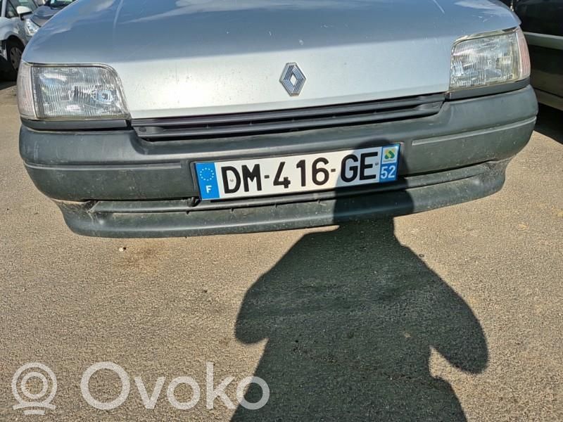 Renault Clio I Parachoques delantero 