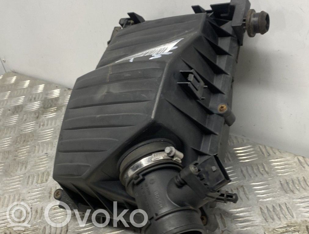 Opel Corsa C Caja del filtro de aire 