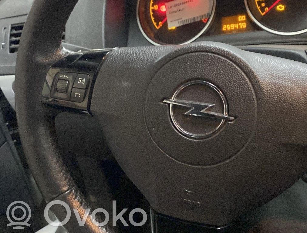 Opel Astra H Ohjauspyörä 