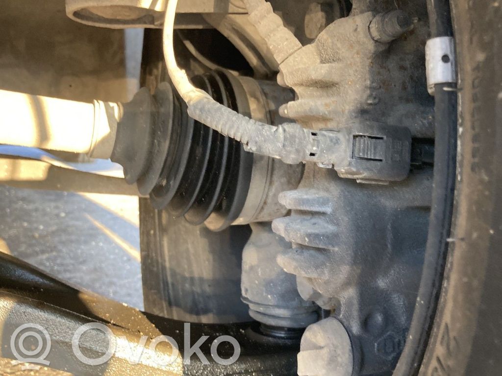 Opel Movano B Zwrotnica koła przedniego 
