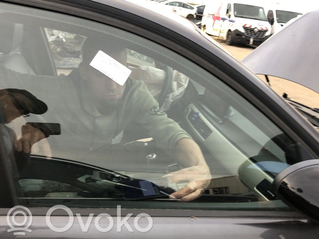 BMW 3 E90 E91 priekšējo durvju stikls (četrdurvju mašīnai) 