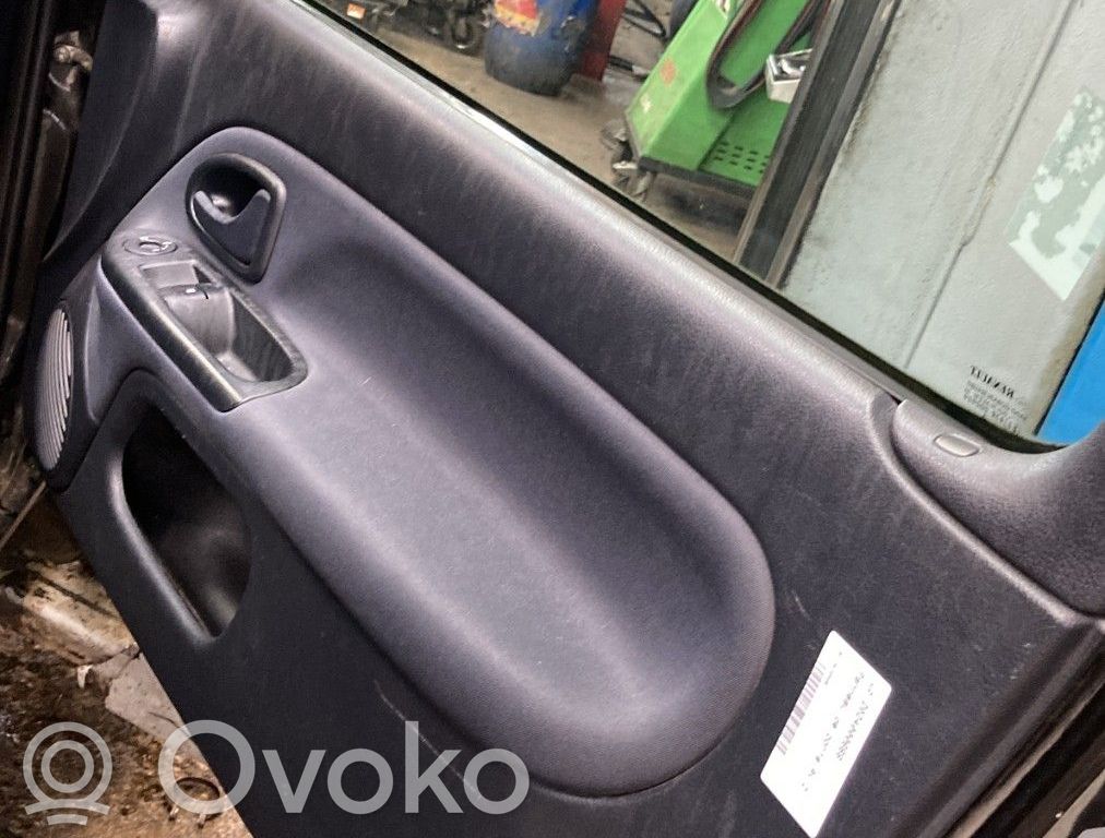 Renault Clio II Revestimiento de puerta delantera 