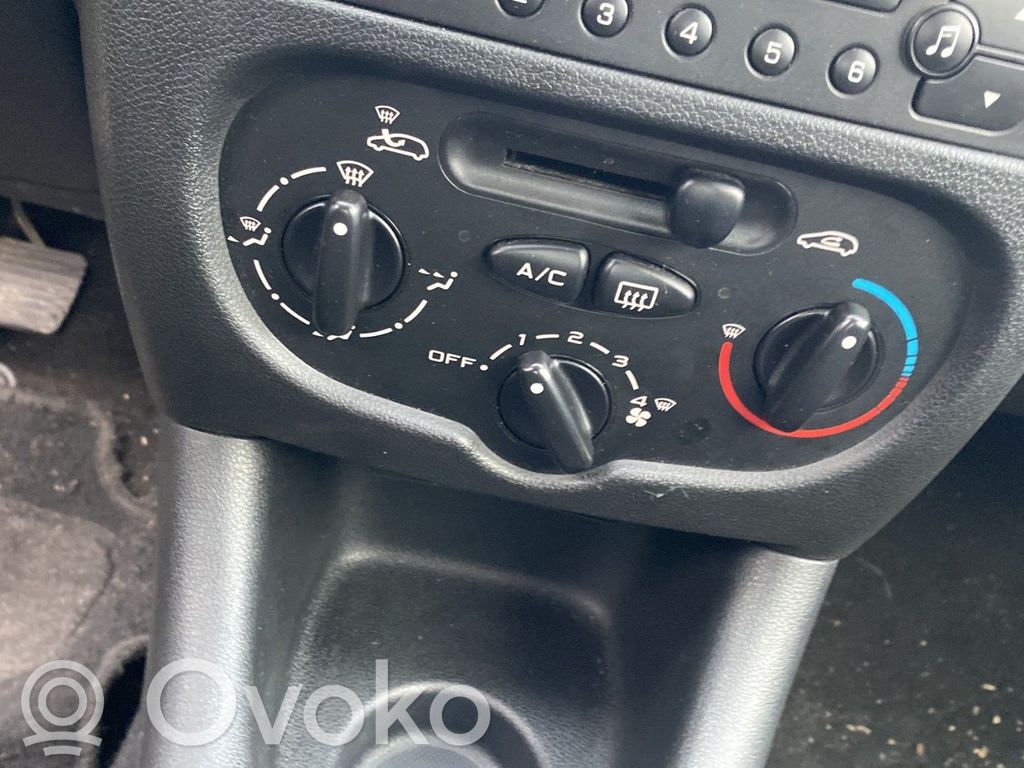 Peugeot 206+ Panel klimatyzacji 